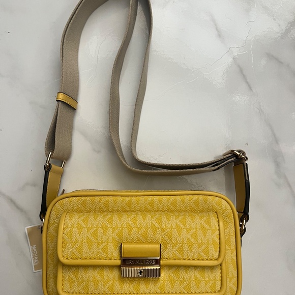 Michael Kors Bradshaw Camera Crossbody Bag NWT - Picture 4 of 9